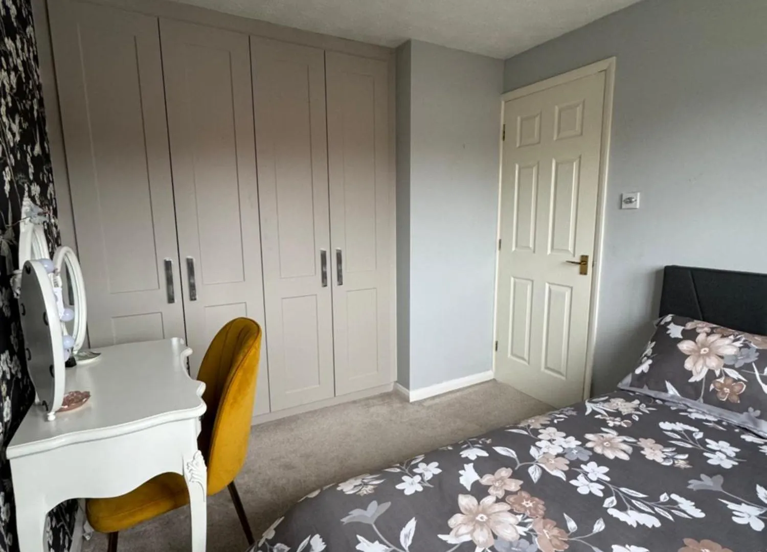 Pontefract Home Ev Charger Holiday home